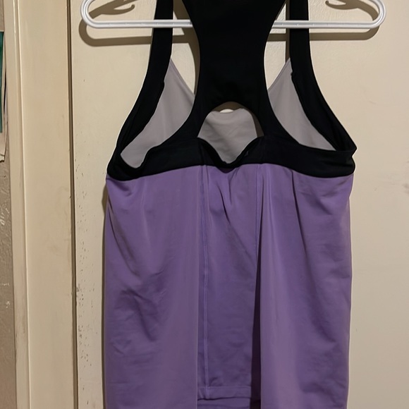 Large Under Armour purple tank top with built in bra - Picture 3 of 3